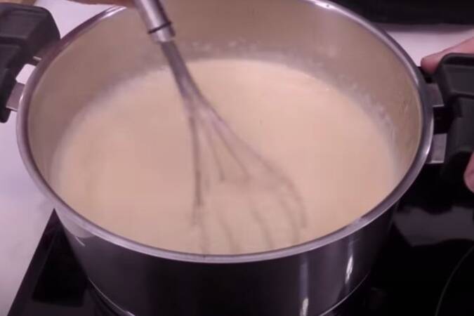 Piña rellena con crema catalana paso 3