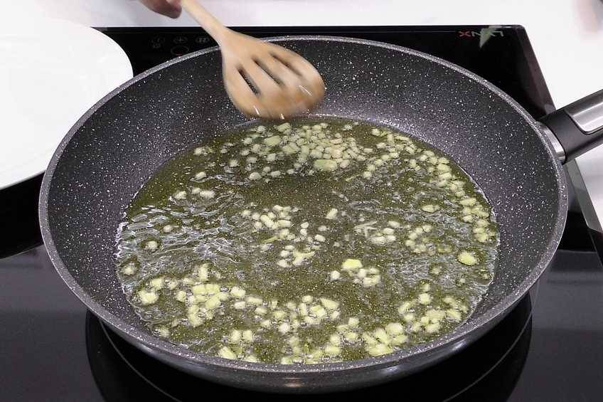 cocochas de merluza en salsa verde paso 1