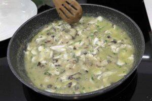 cocochas de merluza en salsa verde paso 3