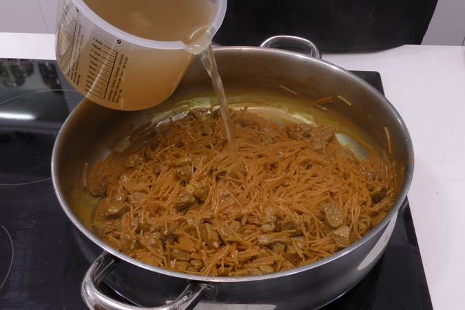 fideuá de cordero paso 4