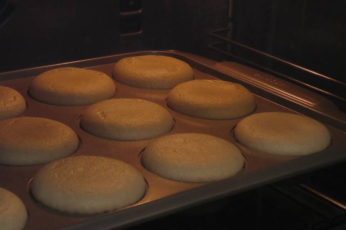 Magdalenas caseras de nata con copete paso 5