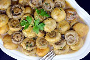 champiñones al ajillo