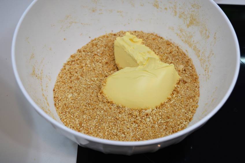 Tarta de queso mascarpone al horno paso 2