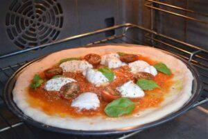 Pizza margarita con masa para pizza casera 4