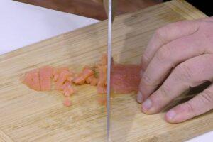 canapés de salmón ahumado paso 1