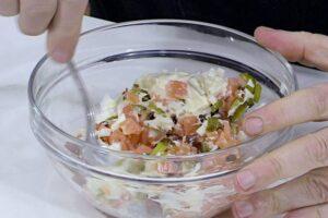 canapés de salmón ahumado paso 2