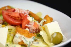 Ensalada con salsa de yogur paso final