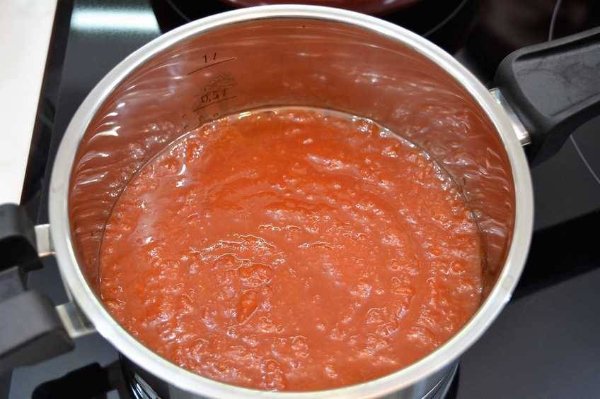 Morcilla asada con tomate paso 2