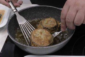 Sándwich de berenjena rebozado paso 4