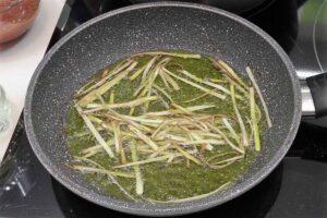 bacalao con salsa de tinta de calamar paso 6