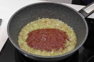 bacalao con salsa de tinta de calamar paso 2