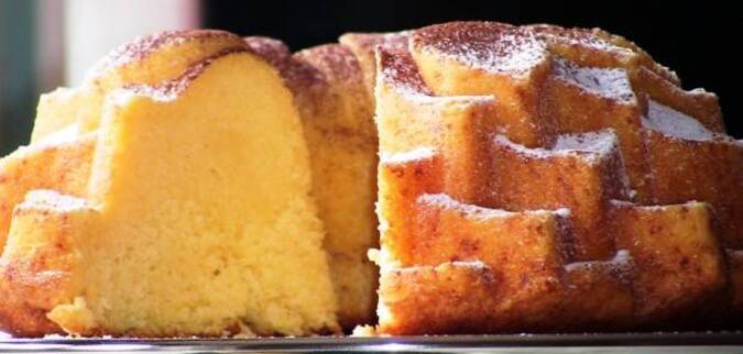 Bundt cake de chocolate blanco y yogur