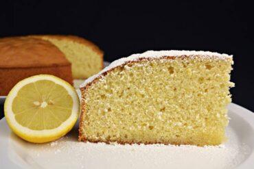 bizcocho borracho con jarabe de limón