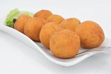 Bombas de patata con chorizo