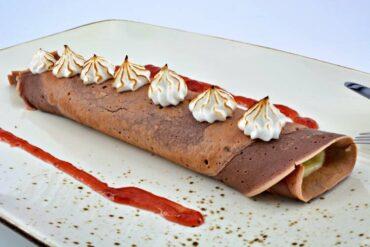 Cómo hacer crepes de chocolate con crema de naranja