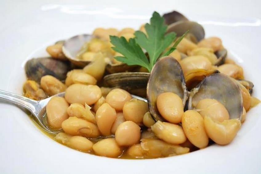 Aprende a hacer unas ricas fabes con almejas y disfruta con los tuyos