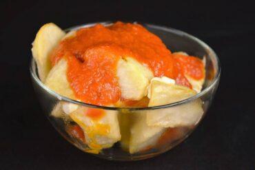 Receta de patatas bravas con salsa picante
