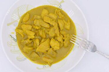 Pollo al curry con leche de coco