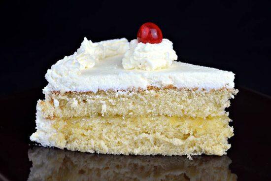 Tarta de coco y mermelada de piña