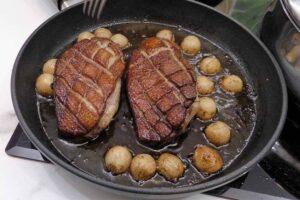 magret de pato con arrope y uvas paso 3