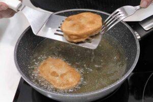 Sándwich de patata con jamón y queso paso 3