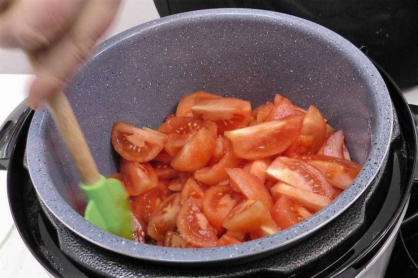 Salsa de tomate casero en olla GM paso 3