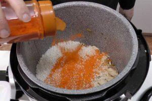 Arroz con pollo y verduras en la olla GM paso 3