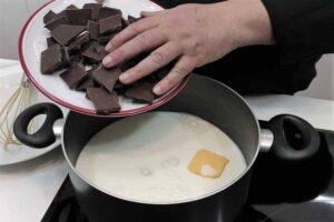 Cómo hacer chocolate a la taza paso 1