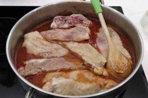 Manitas de cerdo en salsa paso 3