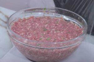 Rollo de carne picada con champiñones y beicon paso 2