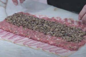 Rollo de carne picada con champiñones y beicon paso 3