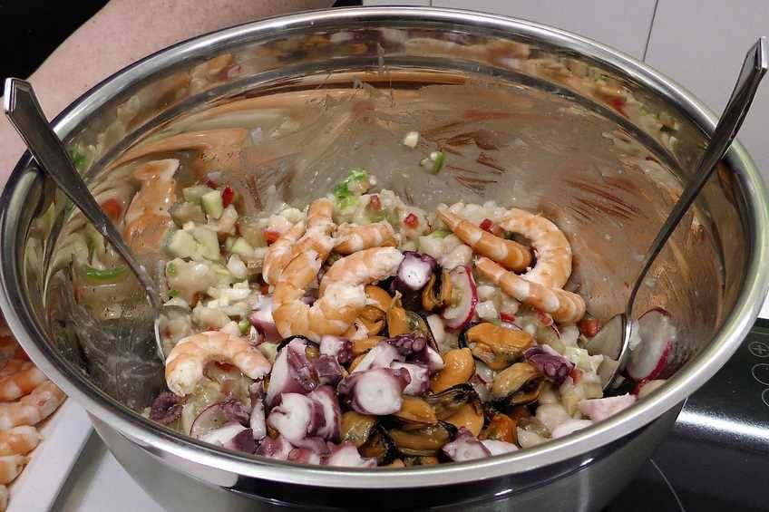 alubias con salpicón de marisco paso 2