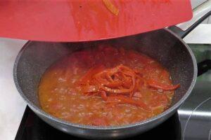 Albóndigas de pollo en salsa paso 3