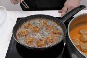 Albóndigas de pollo en salsa paso 5