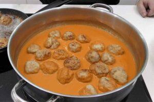 Albóndigas de pollo en salsa paso 6