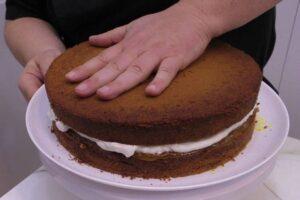 tarta de chocolate con nata paso 9