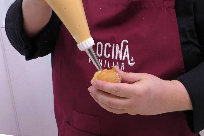 Rellenamos los buñuelos