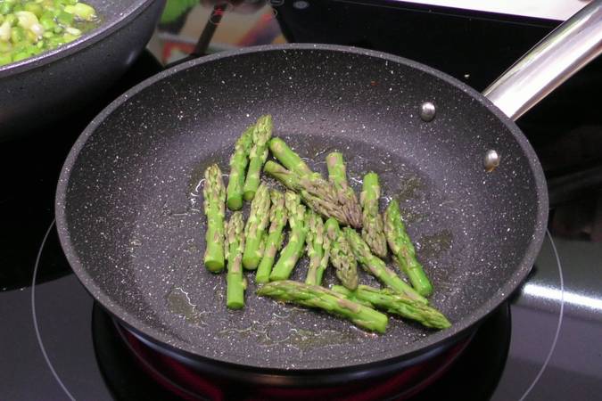 Revuelto de ajetes con jamón paso 2