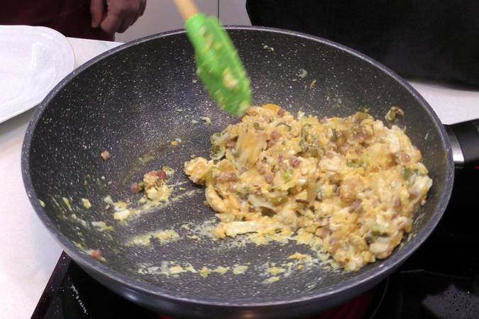 Revuelto de ajetes con jamón paso 4