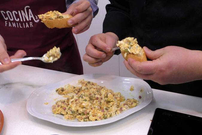 Revuelto de ajetes con jamón paso 5