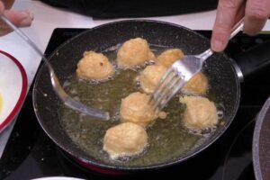 albóndigas de arroz y gambas paso 6