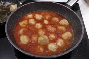 albóndigas de arroz y gambas paso 6