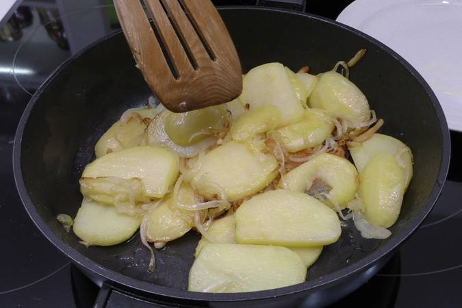 patatas a lo pobre paso 3