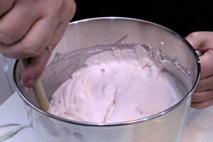 mousse de fresas paso 9