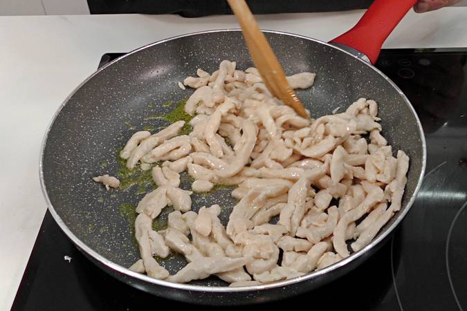 ensalada de pasta y pollo paso 2