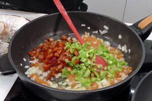 muslos de pollo con salsa de verduras paso 1