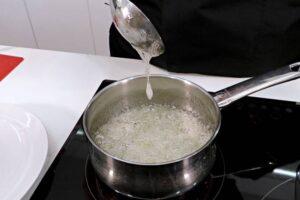 Volteado de piña fácil y rico paso 1