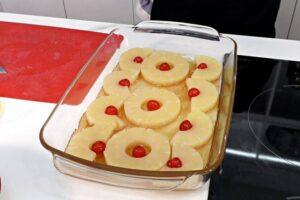 Volteado de piña fácil y rico paso 3