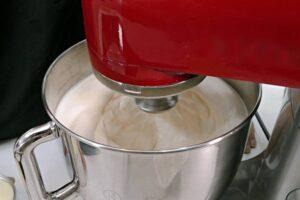 Volteado de piña fácil y rico paso 4