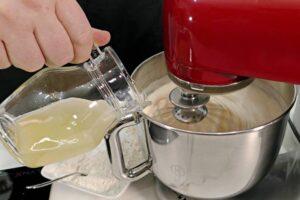 Volteado de piña fácil y rico paso 5